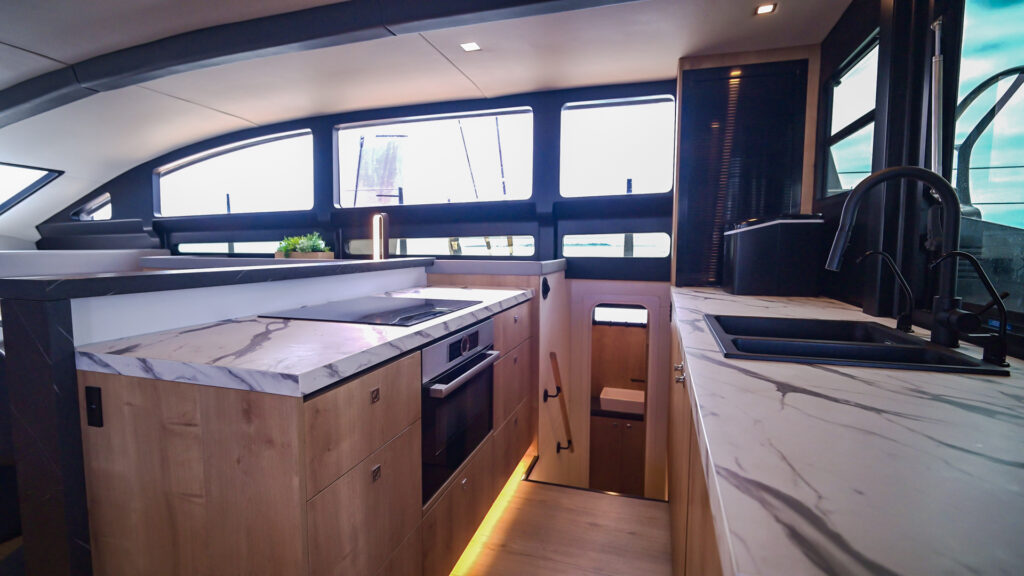 Bloomfield 72 Bluewater Cruiser — image 32