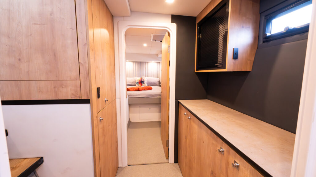 Bloomfield 72 Bluewater Cruiser — image 27