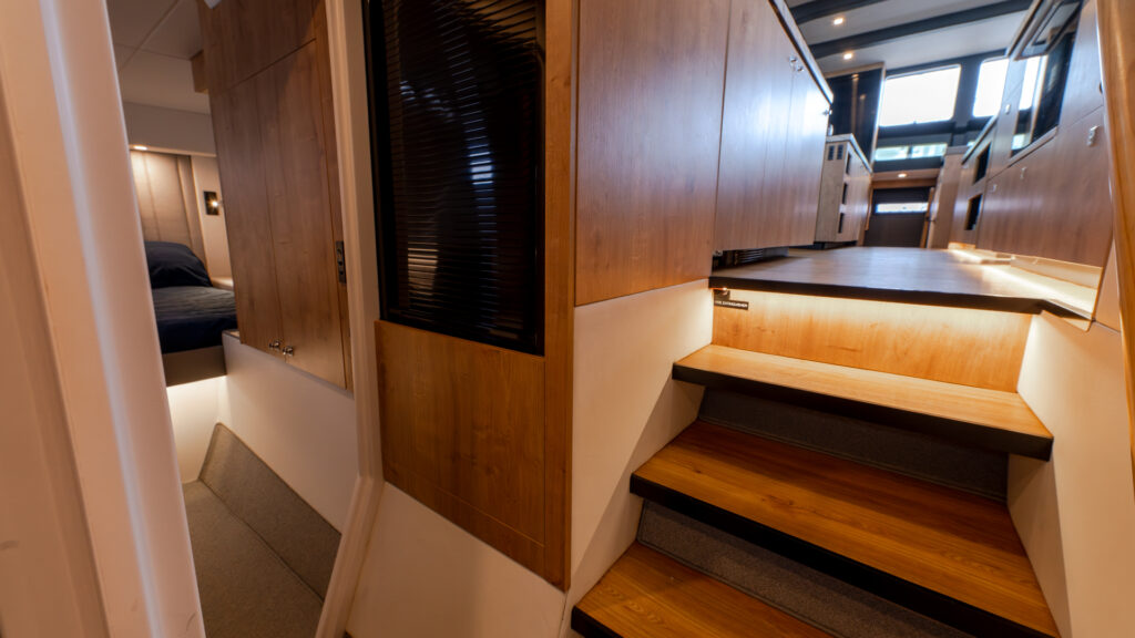 Bloomfield 72 Bluewater Cruiser — image 9