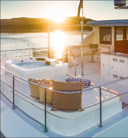 Ocean Alexander 88 jacuzzi